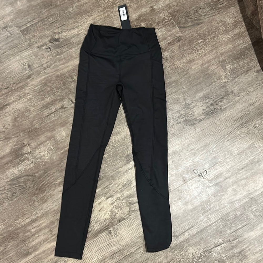 Mono B high waist leggings new with tags. Side pockets size small